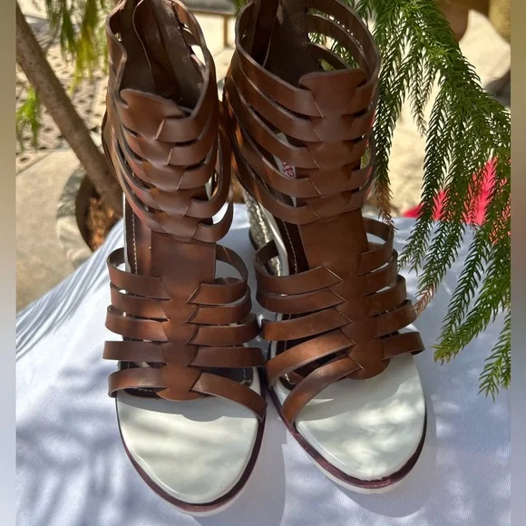 Size 7 , gladiator style,brown,Espiral Sandal - Picture 4 of 10